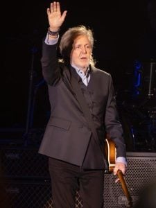 Paul McCartney comenta detalhes do casamento de Taylor Swift com Travis Kelce, incluindo sua participa&ccedil;&atilde;o musical