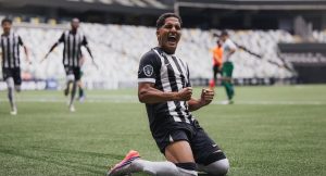 Riquelme destaca fase promissora na base do Atl&eacute;tico e refor&ccedil;a compromisso com o clube at&eacute; 2029