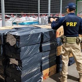 Homem &eacute; preso com mais de 100 mil ma&ccedil;os de cigarros de origem paraguaia na BR-262, em Uberaba