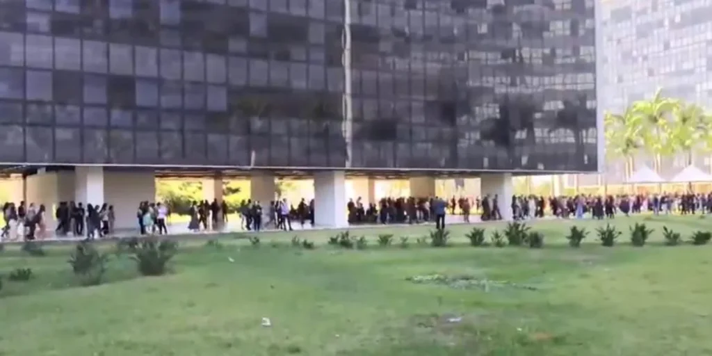 Pr&eacute;dio da Cidade Administrativa &eacute; evacuado ap&oacute;s acionamento de alarme de inc&ecirc;ndio
