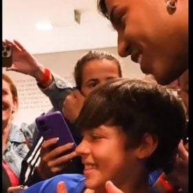 Garotos do Sub-11 do Cruzeiro de Divinópolis vivem dia inesquecível ao encontrarem time profissional em SP