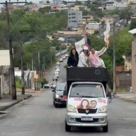 Apoiadores do PT realizam carreata pelo Centro de Divinópolis
