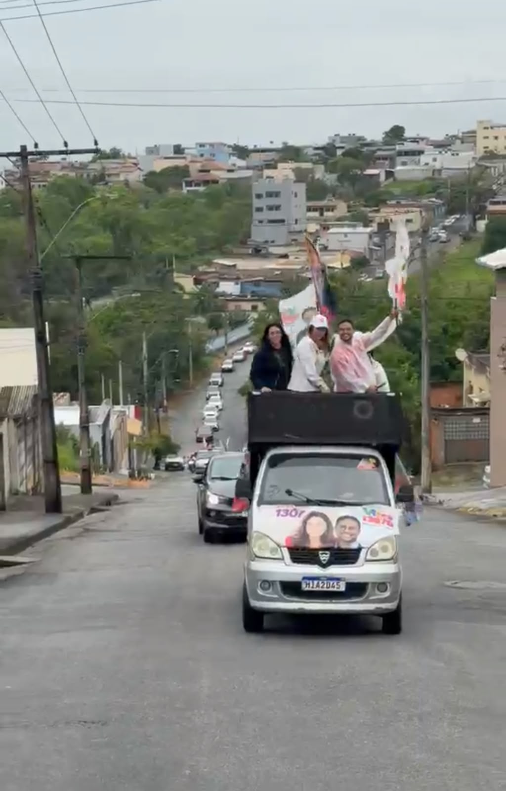 Apoiadores do PT realizam carreata pelo Centro de Divin&oacute;polis