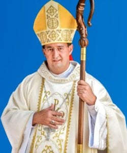 Dom Francisco Cota é transferido para nova diocese em MG