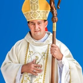 Dom Francisco Cota &eacute; transferido para nova diocese em MG