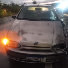 Acidente entre carros na BR-494 termina com veículo em ribanceira em Divinópolis