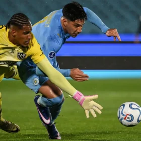 Atlético-MG segura pressão do Torque, perde por 2 a 0, mas garante vaga na final da Sul-Americana