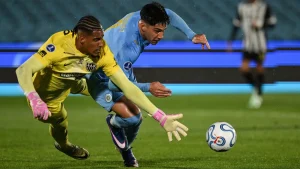 Atl&eacute;tico-MG segura press&atilde;o do Torque, perde por 2 a 0, mas garante vaga na final da Sul-Americana