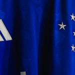 Camisa do Cruzeiro sem a marca da Betnacional para jogo contra o S&atilde;o Paulo