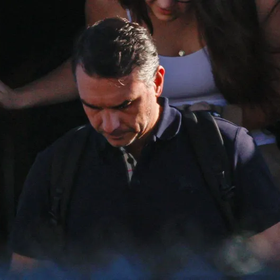 Flávio Bolsonaro após desembarcar em Miami, nos Estados Unidos, nesta quarta-feira (28).