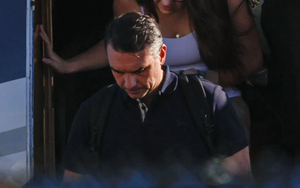 Fl&aacute;vio Bolsonaro ap&oacute;s desembarcar em Miami, nos Estados Unidos, nesta quarta-feira (28).