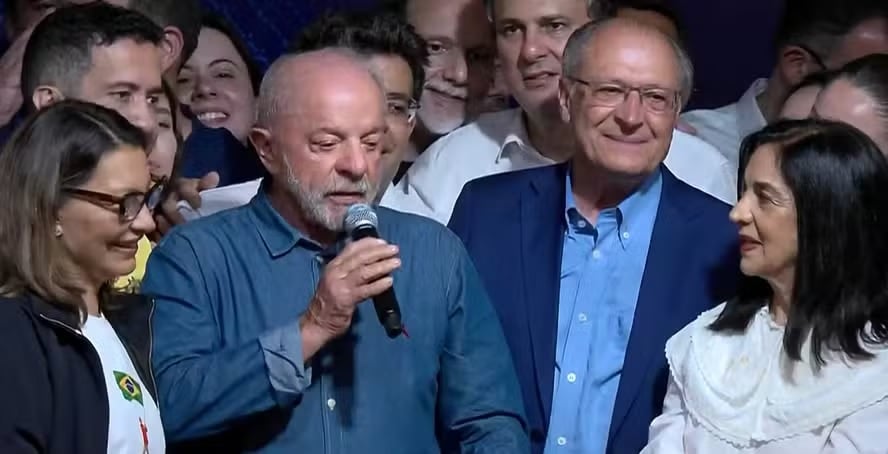 Lula discursa ap&oacute;s reelei&ccedil;&atilde;o para quarto mandato.