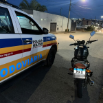 PMRv flagra moto com placa adulterada na MG-050, em Divin&oacute;polis