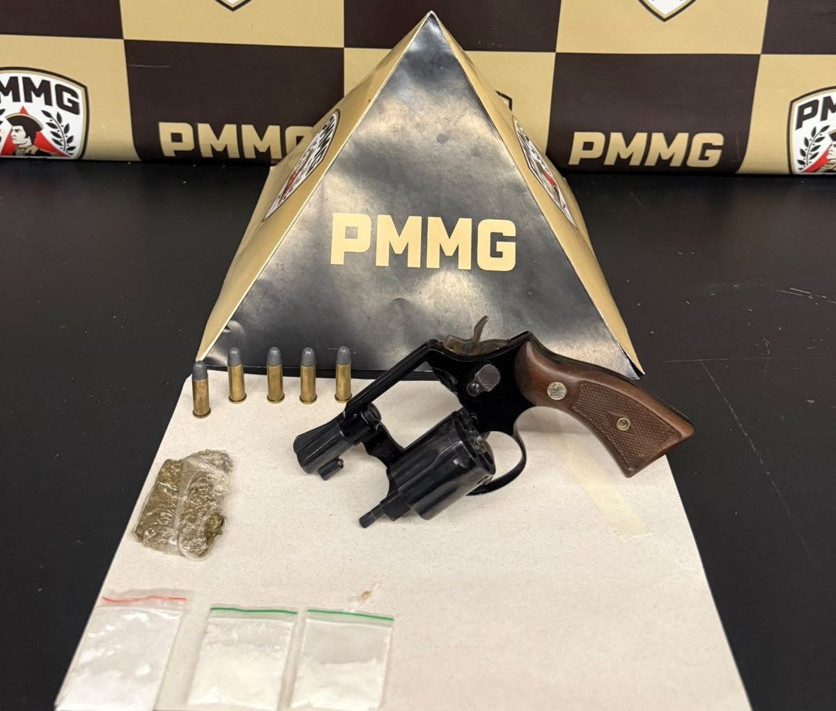 ‘Telettubes’ é preso com arma e drogas em Divinópolis