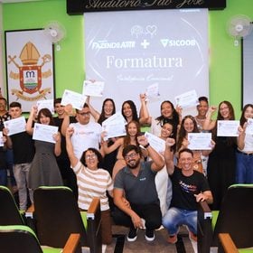 Projeto Fazendo Arte forma 18 alunos em Inteligência Emocional