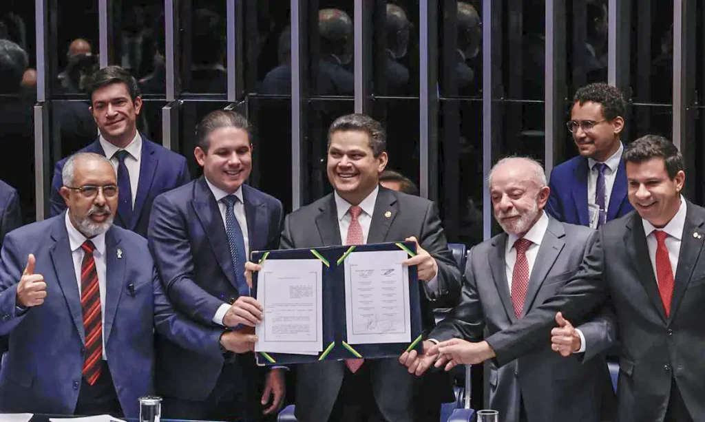 Fim da escala 6x1 &eacute; promulgada e medida deve valer em 60 dias
