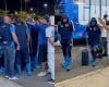 Torcida do Cruzeiro cobra jogadores em Confins após derrota contra o Bragantino