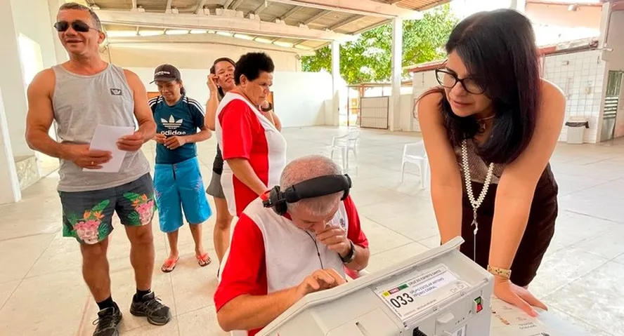 Posso votar de bermuda e chinelo? Veja o que &eacute; permitido vestir nas Elei&ccedil;&otilde;es